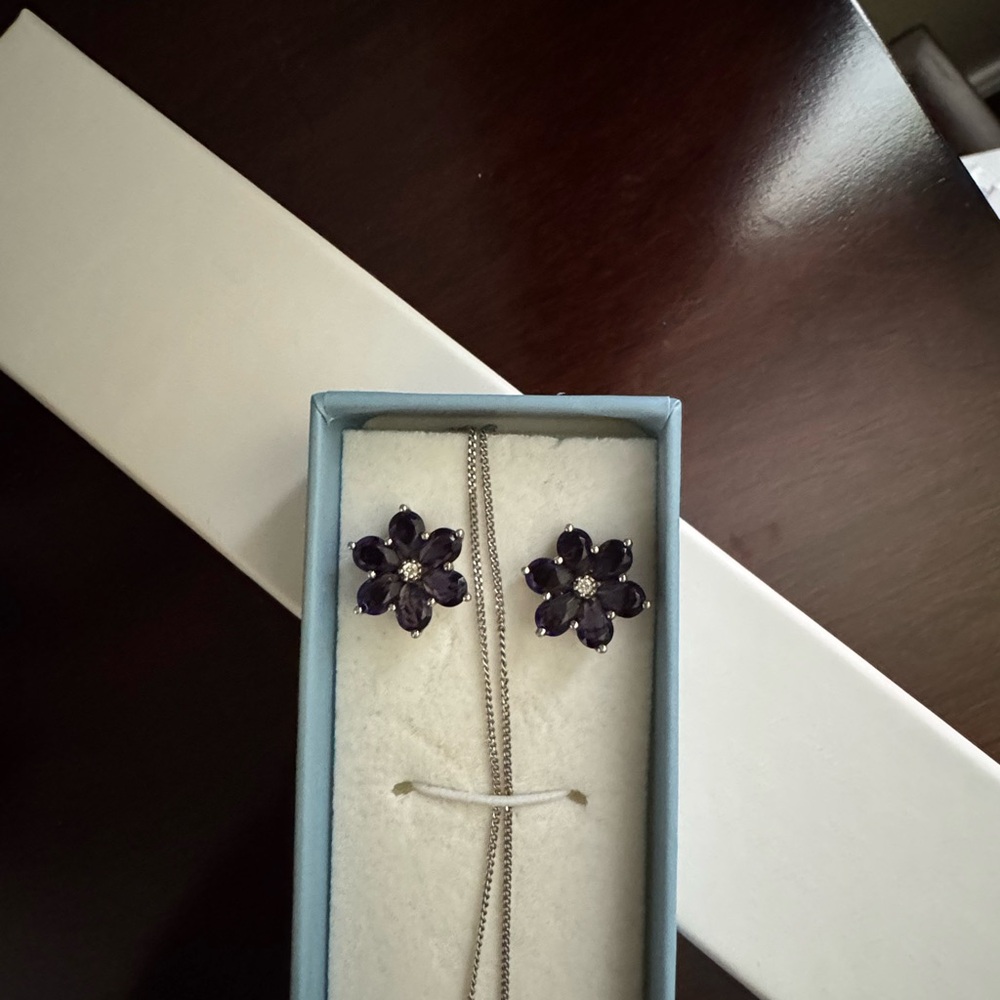 Elegant Vera Wang Purple Flower Necklace set earrings and ring - Picture 2 of 4